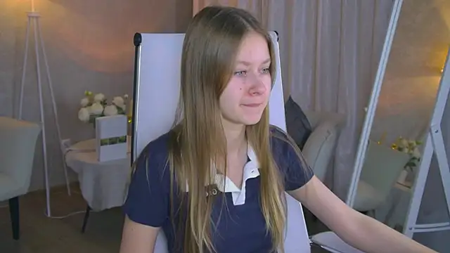 Snapshot of EveMundie chatting on February 11, 2026, 6:40 am EveMundie online show from February 11, 2026, 6:40 am