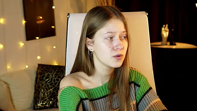 Snapshot of EveMundie chatting on February 16, 2026, 11:28 am EveMundie online show from February 16, 2026, 11:28 am