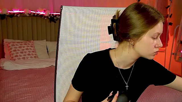 Snapshot of EveMundie chatting on March 4, 2026, 11:38 am EveMundie online show from March 4, 2026, 11:38 am