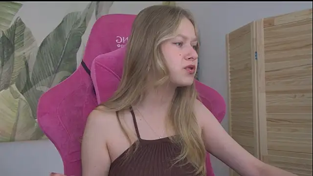 Snapshot of EveMundie chatting on July 8, 2026, 5:56 am EveMundie online show from July 8, 2026, 5:56 am