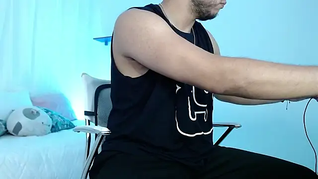 Snapshot of Double_R12 chatting on February 27, 2025, 2:21 pm Double R12 online show from February 27, 2025, 2:21 pm