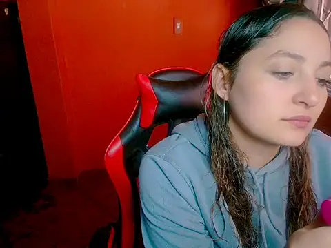 Snapshot of Daianna_m_ chatting on April 22, 2026, 5:36 pm Daianna m online show from April 22, 2026, 5:36 pm