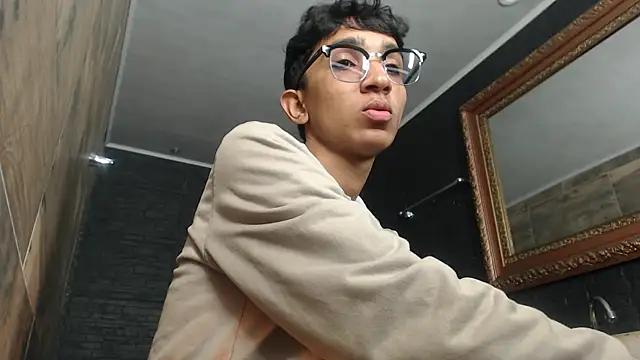 Snapshot of Martin_Linares chatting on March 4, 2025, 1:28 pm Martin Linares online show from March 4, 2025, 1:28 pm