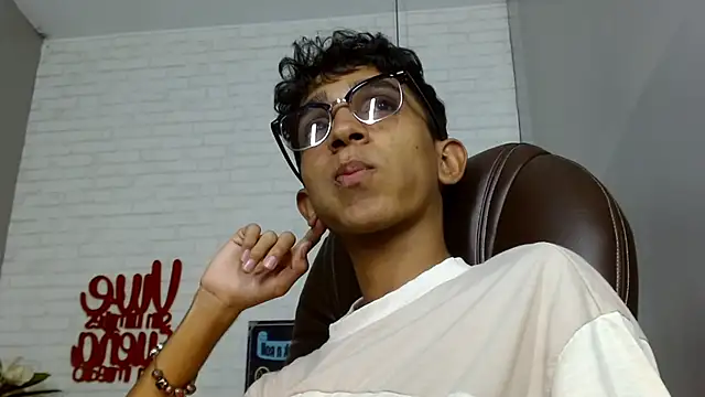 Snapshot of Martin_Linares chatting on March 5, 2025, 6:12 pm Martin Linares online show from March 5, 2025, 6:12 pm