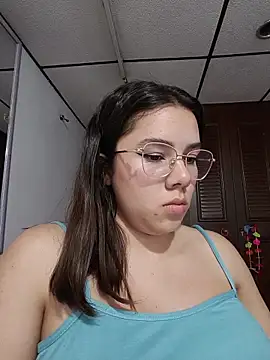 Snapshot of EmmaSulivan chatting on May 13, 2026, 10:17 pm EmmaSulivan online show from May 13, 2026, 10:17 pm