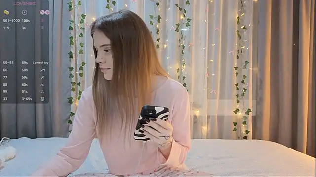 Snapshot of CarolinePepper chatting on February 11, 2026, 2:11 pm CarolinePepper online show from February 11, 2026, 2:11 pm