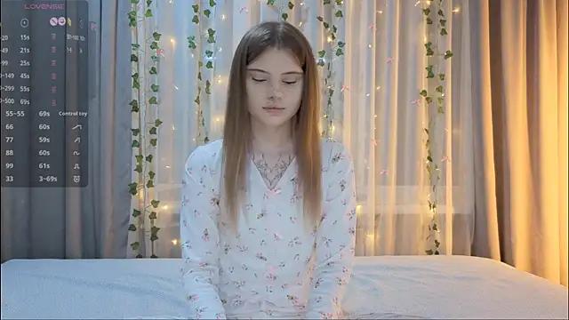 Snapshot of CarolinePepper chatting on February 12, 2026, 2:12 pm CarolinePepper online show from February 12, 2026, 2:12 pm