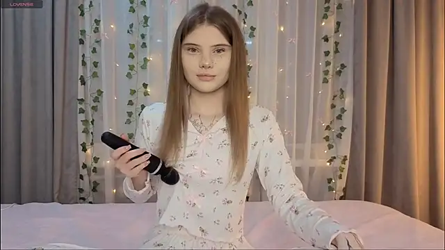 Snapshot of CarolinePepper chatting on February 19, 2026, 1:40 pm CarolinePepper online show from February 19, 2026, 1:40 pm