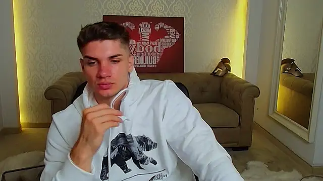 Snapshot of MaxKaiden chatting on September 17, 2025, 4:25 am MaxKaiden online show from September 17, 2025, 4:25 am