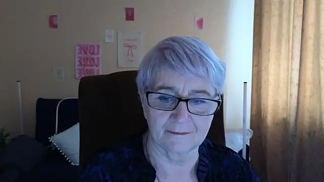 Snapshot of Sandra_Snowflake chatting on May 8, 2026, 12:10 pm Sandra Snowflake online show from May 8, 2026, 12:10 pm