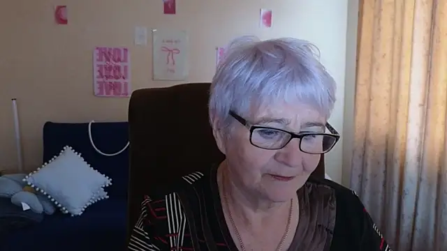 Snapshot of Sandra_Snowflake chatting on May 15, 2026, 4:08 am Sandra Snowflake online show from May 15, 2026, 4:08 am