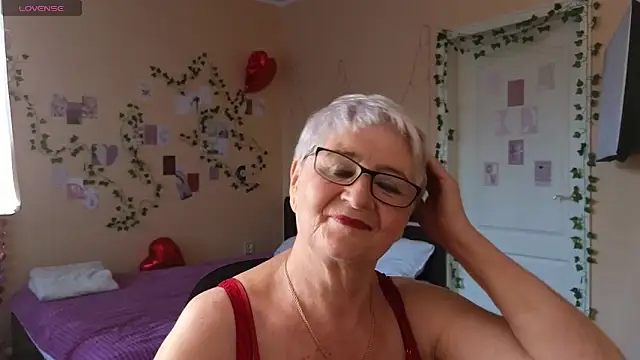 Snapshot of Sandra_Snowflake chatting on June 3, 2026, 2:33 pm Sandra Snowflake online show from June 3, 2026, 2:33 pm