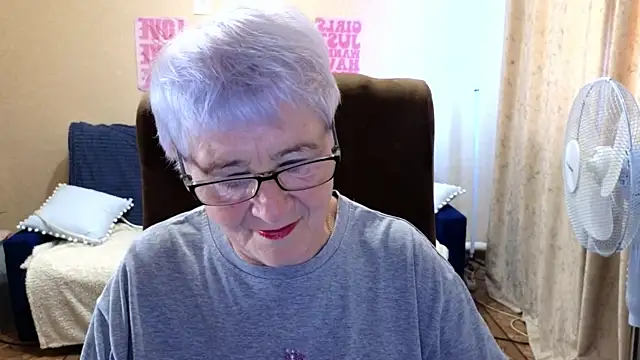 Snapshot of Sandra_Snowflake chatting on June 19, 2026, 4:17 am Sandra Snowflake online show from June 19, 2026, 4:17 am