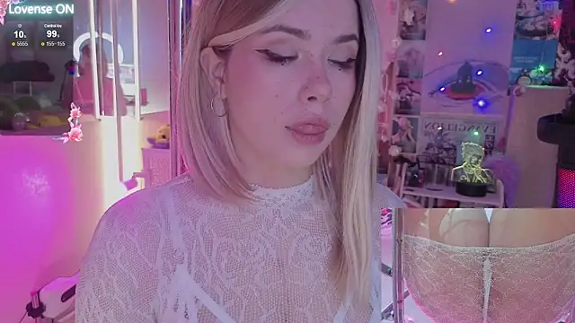 Snapshot of Sparkle_Mona chatting on December 2, 2025, 1:33 am Sparkle Mona online show from December 2, 2025, 1:33 am