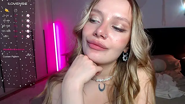 Snapshot of LunaticaBae chatting on March 16, 2025, 7:15 am LunaticaBae online show from March 16, 2025, 7:15 am