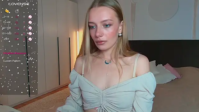 Snapshot of LunaticaBae chatting on September 12, 2025, 4:01 am LunaticaBae online show from September 12, 2025, 4:01 am