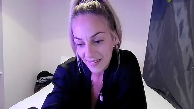 Edenfox- online show from September 19, 2025, 10:32 pm