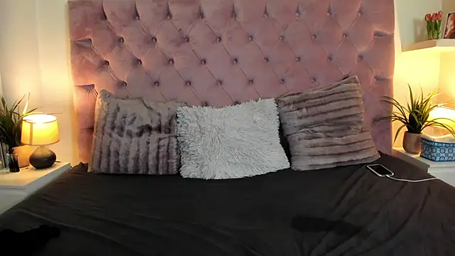 Snapshot of MaiaMini chatting on March 4, 2025, 2:49 am MaiaMini online show from March 4, 2025, 2:49 am