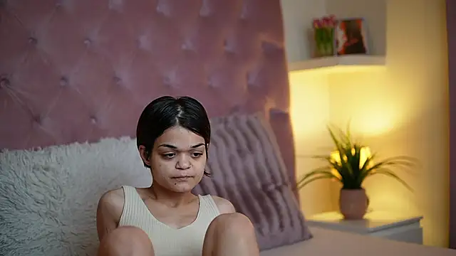 Snapshot of MaiaMini chatting on September 22, 2025, 6:43 pm MaiaMini online show from September 22, 2025, 6:43 pm