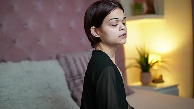 Snapshot of MaiaMini chatting on October 29, 2025, 10:00 pm MaiaMini online show from October 29, 2025, 10:00 pm