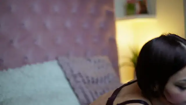 Snapshot of MaiaMini chatting on November 10, 2025, 9:03 pm MaiaMini online show from November 10, 2025, 9:03 pm