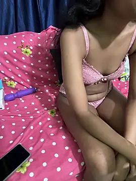 PreetyKitten online show from July 18, 2026, 4:33 pm