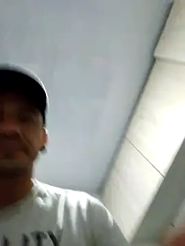 Iuver online show from March 13, 2026, 11:33 pm