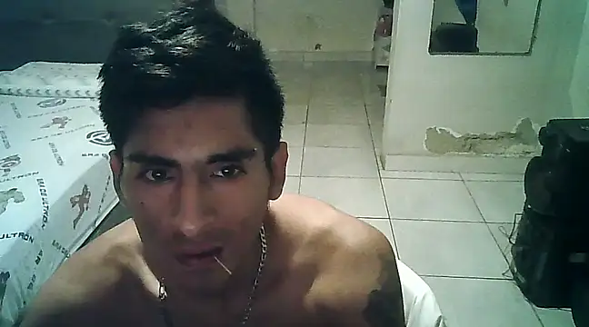 Snapshot of LeonRoots chatting on February 17, 2025, 12:43 am LeonRoots online show from February 17, 2025, 12:43 am