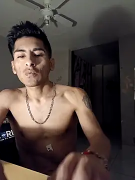 Snapshot of LeonRoots chatting on October 20, 2025, 3:51 am LeonRoots online show from October 20, 2025, 3:51 am