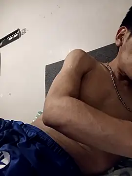 Snapshot of LeonRoots chatting on December 19, 2025, 12:06 am LeonRoots online show from December 19, 2025, 12:06 am