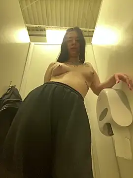 AlishaPrettyBlade online show from February 23, 2025, 6:17 am