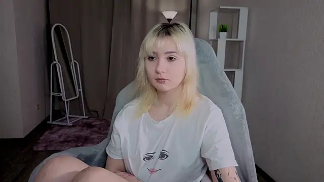 Nasy online show from December 2, 2025, 5:19 pm