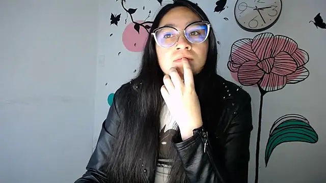 Snapshot of Arielle_lov chatting on March 1, 2025, 11:17 am Arielle lov online show from March 1, 2025, 11:17 am