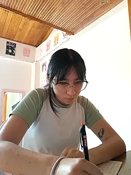 Snapshot of Arielle_lov chatting on October 22, 2025, 4:07 pm Arielle lov online show from October 22, 2025, 4:07 pm