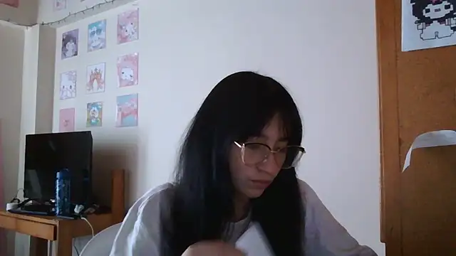 Snapshot of Arielle_lov chatting on October 27, 2025, 4:11 pm Arielle lov online show from October 27, 2025, 4:11 pm