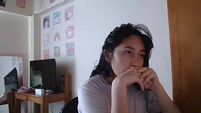 Snapshot of Arielle_lov chatting on November 14, 2025, 6:50 pm Arielle lov online show from November 14, 2025, 6:50 pm