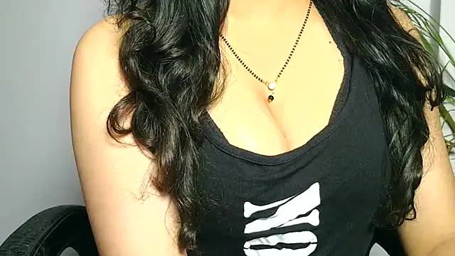 Snapshot of its_siya chatting on November 18, 2025, 3:05 pm its siya online show from November 18, 2025, 3:05 pm