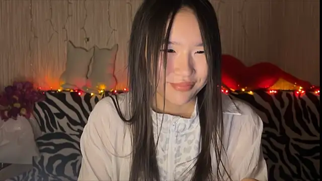 Asian Vi online show from March 14, 2025, 1:02 pm