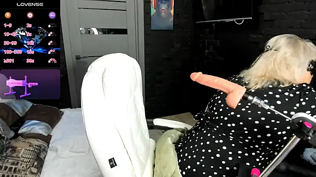 LaylaLayla7 online show from September 12, 2025, 7:52 am