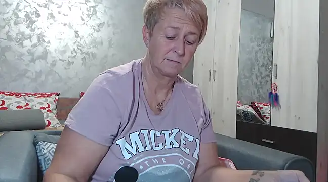 RosesandLillies online show from January 27, 2025, 6:09 pm