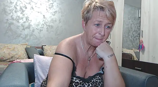 RosesandLillies online show from February 4, 2025, 6:27 pm