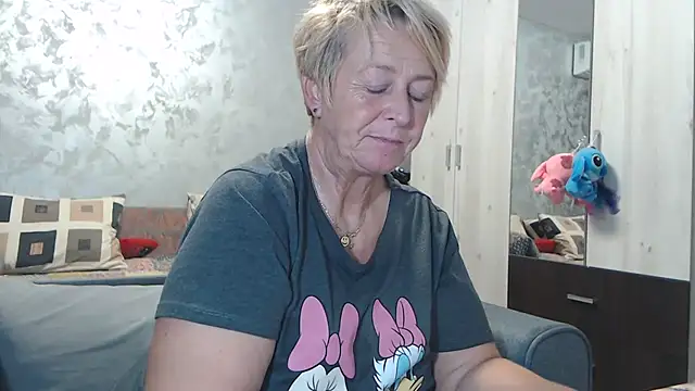 RosesandLillies online show from October 14, 2025, 4:41 pm