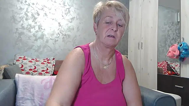 RosesandLillies online show from November 11, 2025, 5:46 pm