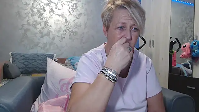 RosesandLillies online show from March 5, 2026, 6:04 pm