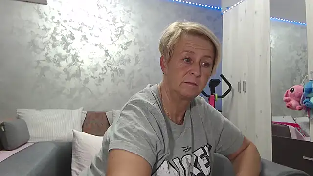 RosesandLillies online show from April 12, 2026, 5:07 pm