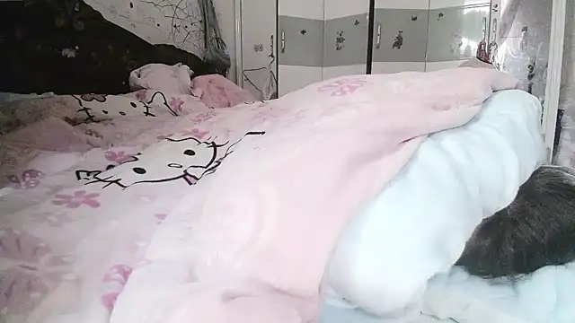 hebe-02 online show from November 28, 2025, 1:19 am