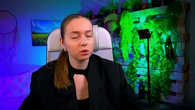 JenniferGraces online show from February 12, 2026, 11:16 am