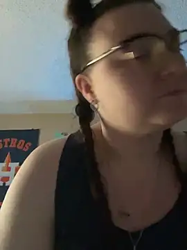 HTXBELLE online show from March 9, 2025, 2:43 pm