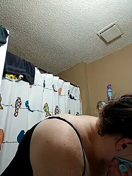 HTXBELLE online show from September 25, 2025, 12:20 pm