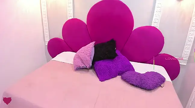 Snapshot of candy_rogeers chatting on February 22, 2025, 1:24 pm candy rogeers online show from February 22, 2025, 1:24 pm